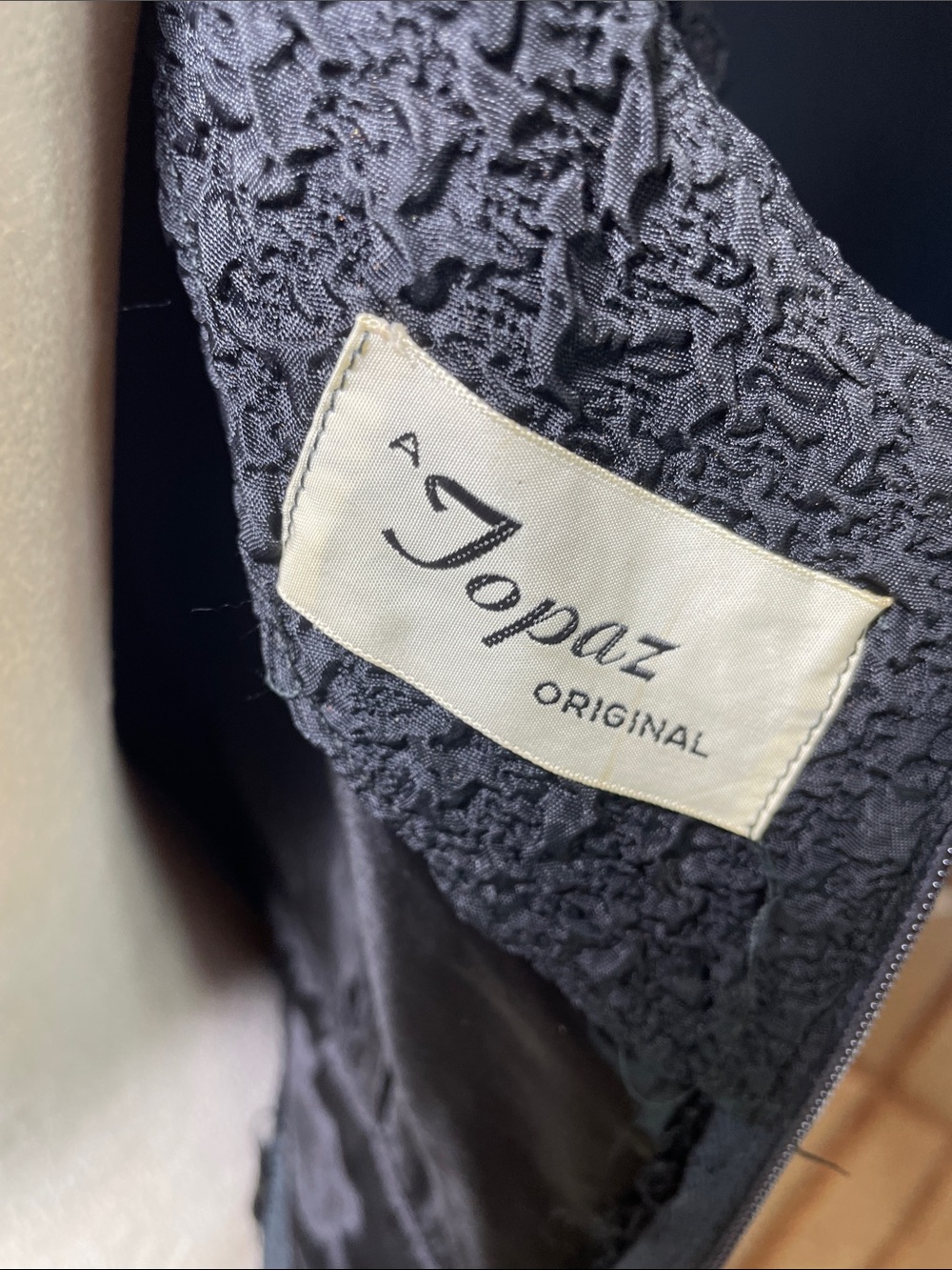 1950s Topaz Original Black Woven Ribbon Knit Cocktail Dress Satin Bow
Size 4/6 - Picture 8 of 15